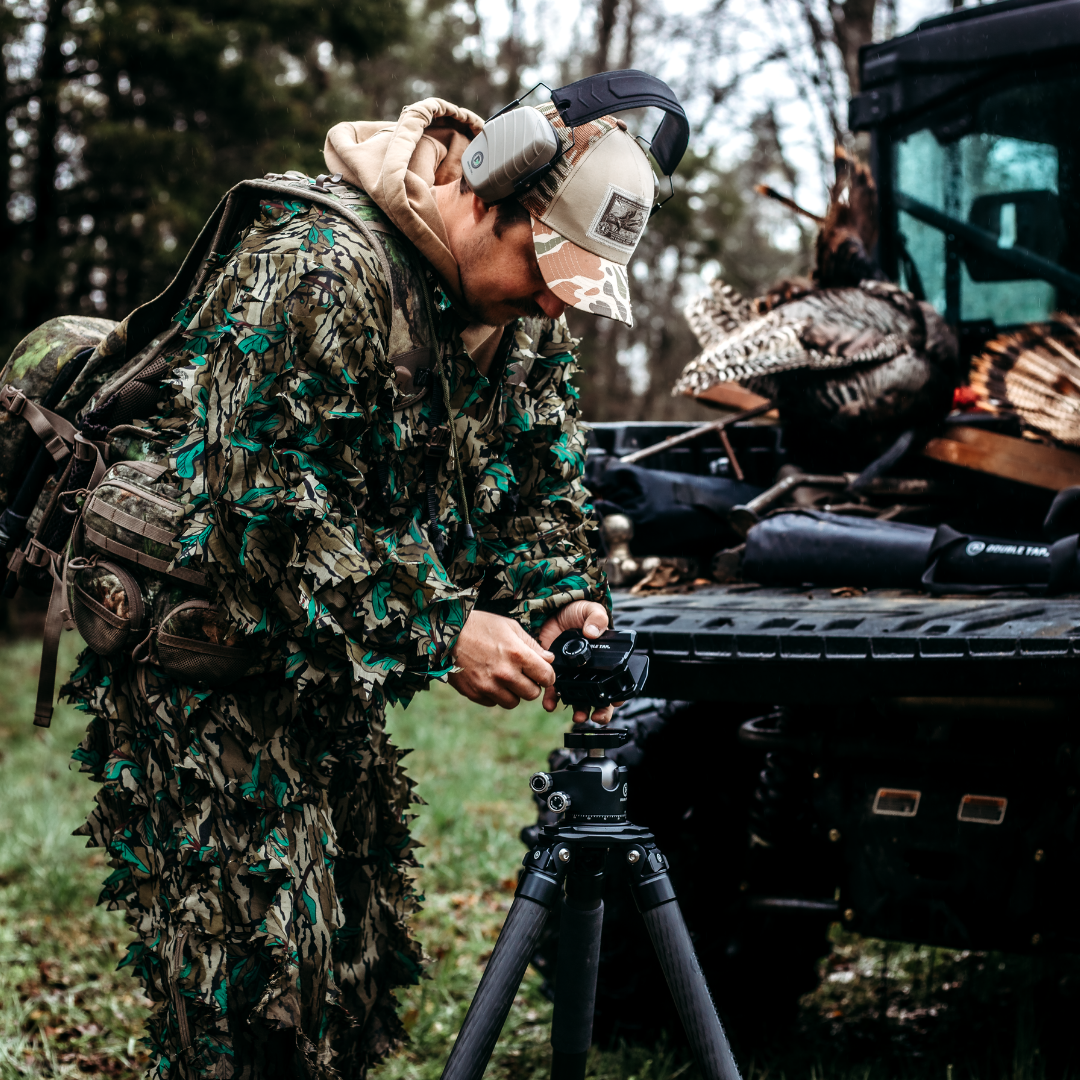 hunter-setting-up-turkey-hunting-gear
